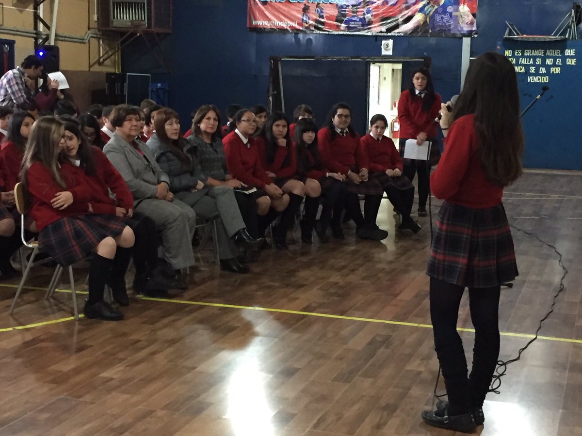 CPierreFaure's tweet photo. Ayer lunes 3 de abril, se realizó el 1er "Acto Cívico" 2017 en nuestro colegio. @pinguinodiario @JorgeFlies @seremieduc_XII @IVAN_YUTRONIC https://t.co/9U0YNcoUHL