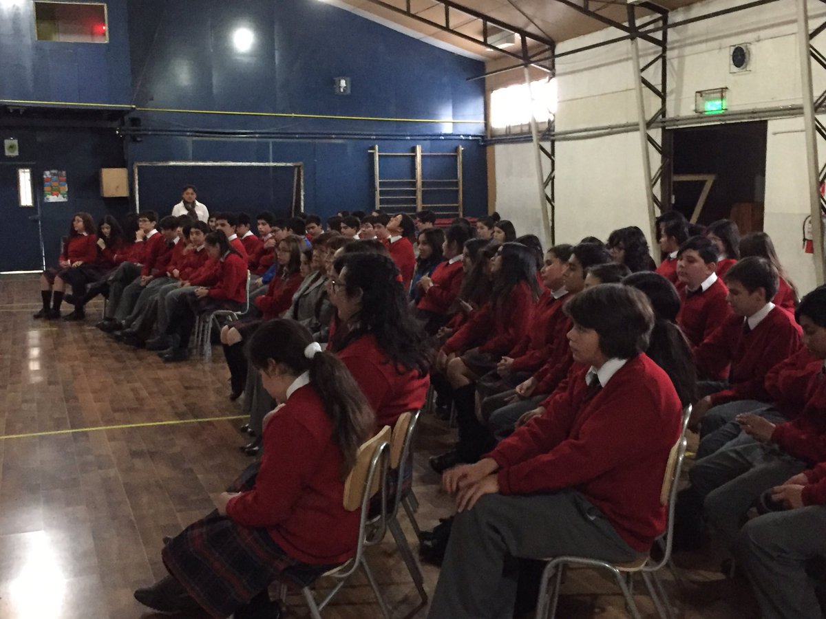 CPierreFaure's tweet photo. Ayer lunes 3 de abril, se realizó el 1er "Acto Cívico" 2017 en nuestro colegio. @pinguinodiario @JorgeFlies @seremieduc_XII @IVAN_YUTRONIC https://t.co/9U0YNcoUHL