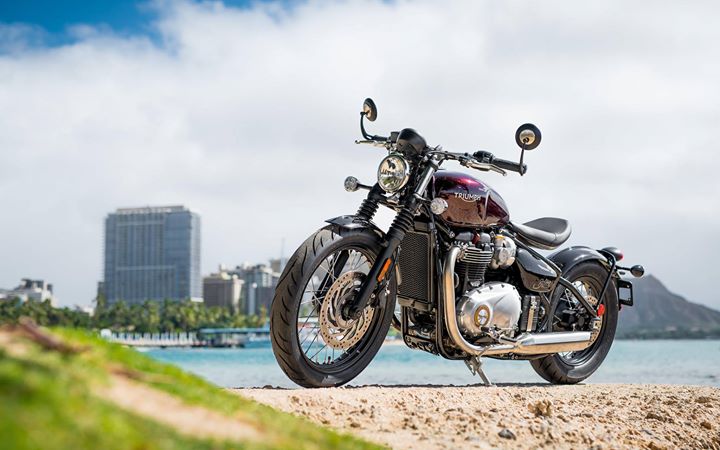 TriumphAmerica's tweet photo. The Bobber has many premium finishes including special bronze engine badge and premium tank badges. Visit https://t.co/UFPAGayP3w for more. https://t.co/VMf9QpXV6l