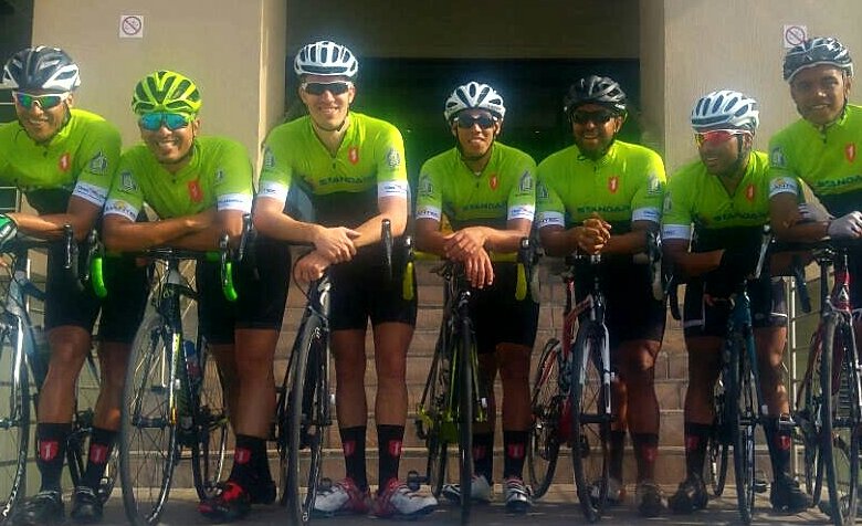 FrancoisBurger2's tweet photo. Check out the new team on the track, Sunday @ Killarney Raceway @SSCyclingTeam #StandardSafey #QuantecSafety #BuildersCity #ChesElectrical https://t.co/DnyoDiOpOI
