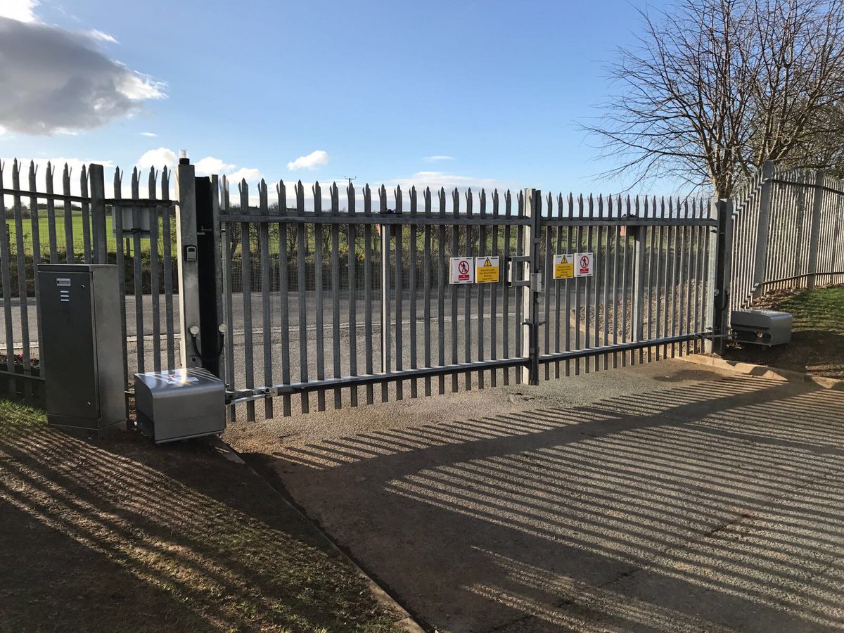 Paramountsg's tweet photo. Automatic swing gates which work even in windy conditions- the new next generation Power-Arm2 series. https://t.co/t8GcNgS6Zh