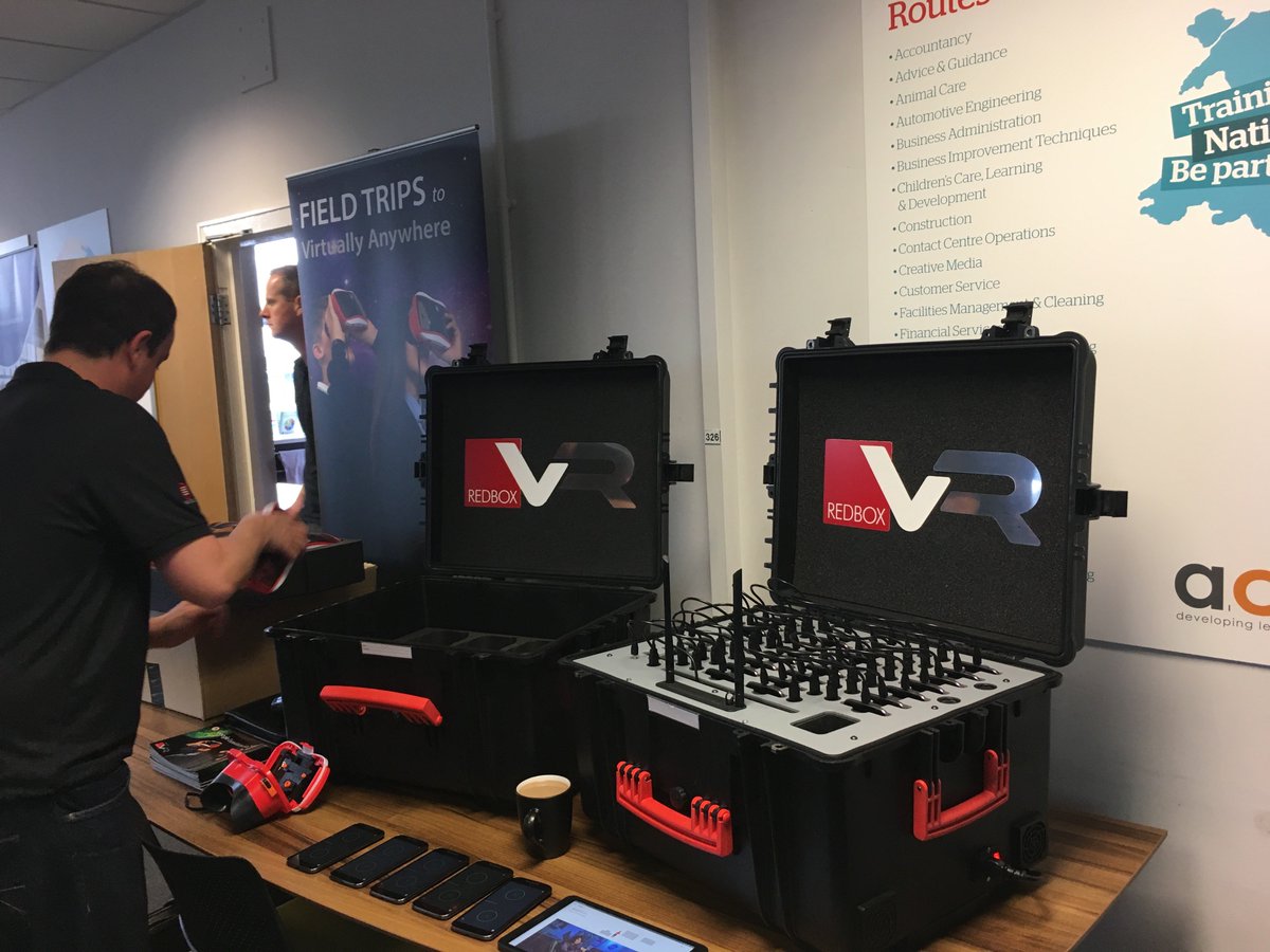 iTeach_Wales's tweet photo. @DCF_cardiff  Even the Lord Mayor tried out Google Expeditions  @redboxvr https://t.co/G4Kcl7HqxU
