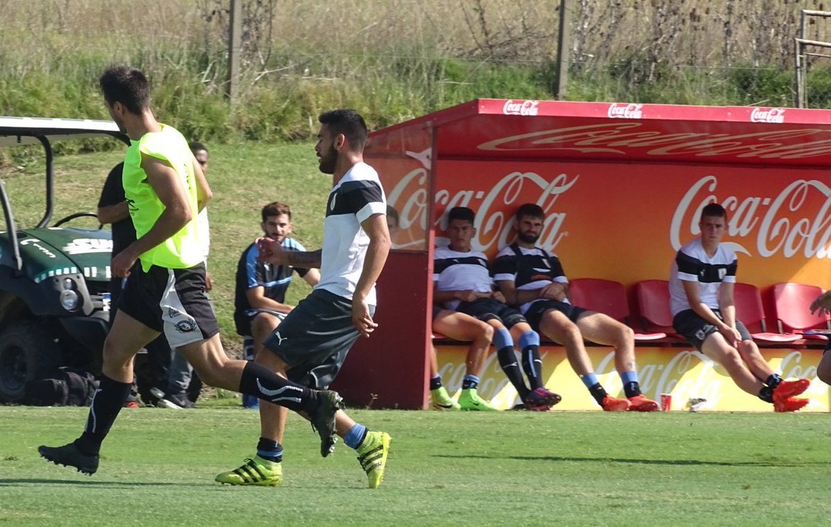 Uruguay's tweet photo. #Sub20 | @Uruguay está disputando una partido de práctica ante Central de San José, en el complejo de la AUF, de cara a Corea del Sur 2017. https://t.co/DiRXF5HCTK