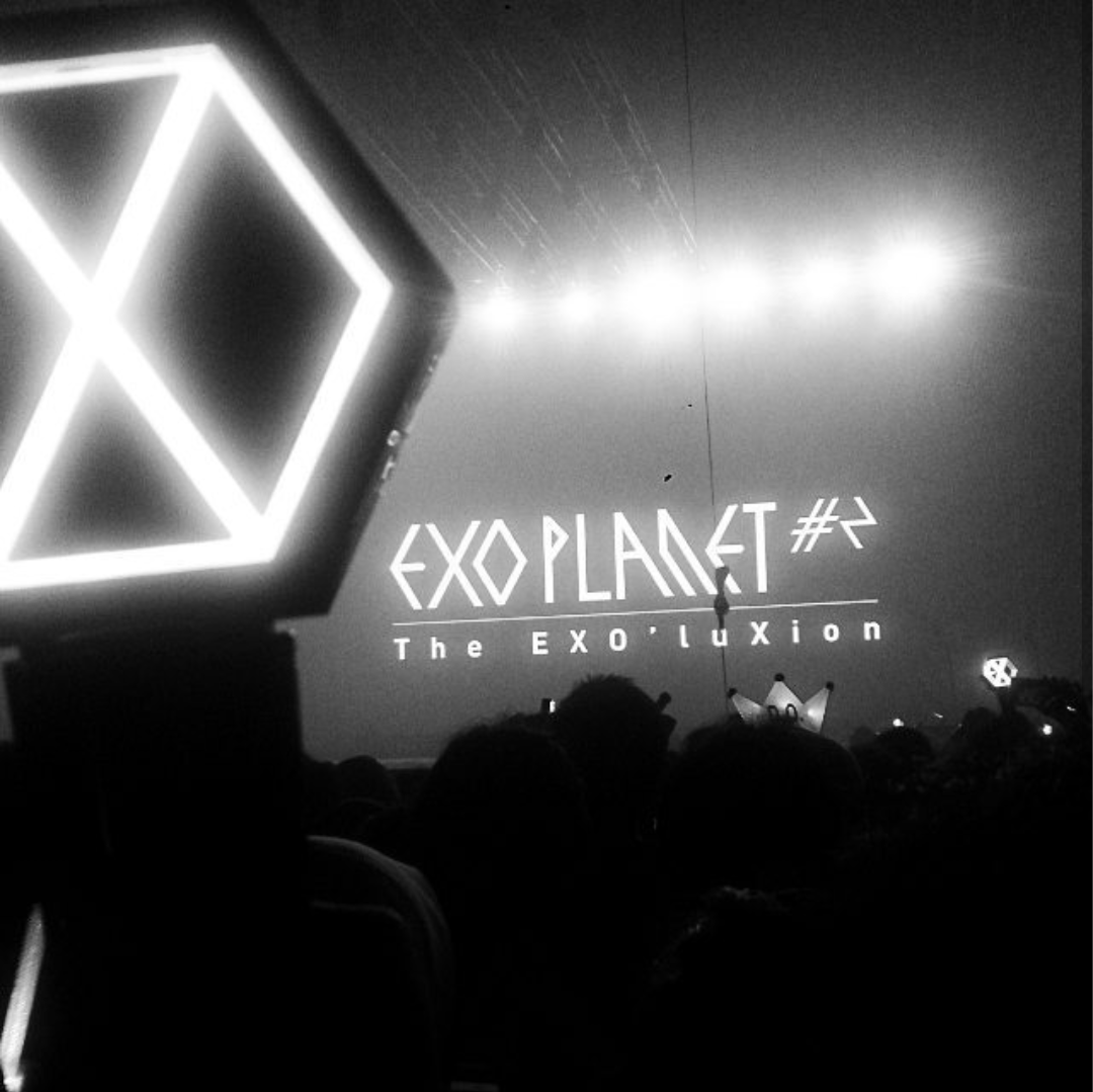 raisinism's tweet photo. from #TLPinJKT to #EXOluXionINA to #EXOrDIUMinSG to many future concerts to come, hopefully ๐ https://t.co/qMsOq0u2ba