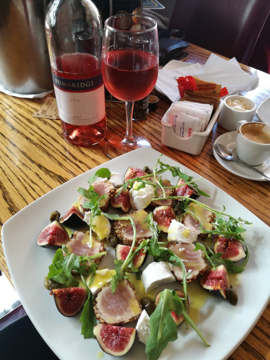 Sumaridge2's tweet photo. A little bit off Rosé and the most lovely tuna @Sumaridge2 @Sumaridge https://t.co/3n1d4YEZIY