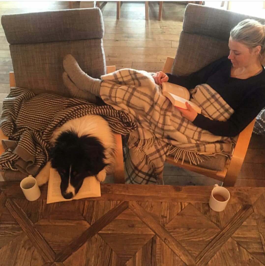 MiriGossnerFan's tweet photo. "Who doesn't love a good book and a hot cup of tea after training in the morning??We do😉#cabinelife" https://t.co/xhKh0spRGR