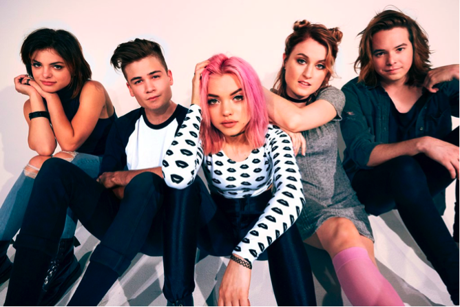 AlterThePress's tweet photo. Watch @HeyViolet's stunning new music video for #BreakMyHeart! <3 https://t.co/8OEhDS6vcn https://t.co/1ZZS0vF47W