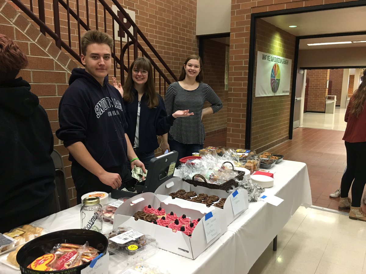 phsmustangs's tweet photo. Visit the Sources of Strength And CI 21 table for a selfie and a treat #PondoSOS https://t.co/7et0ikHTVL