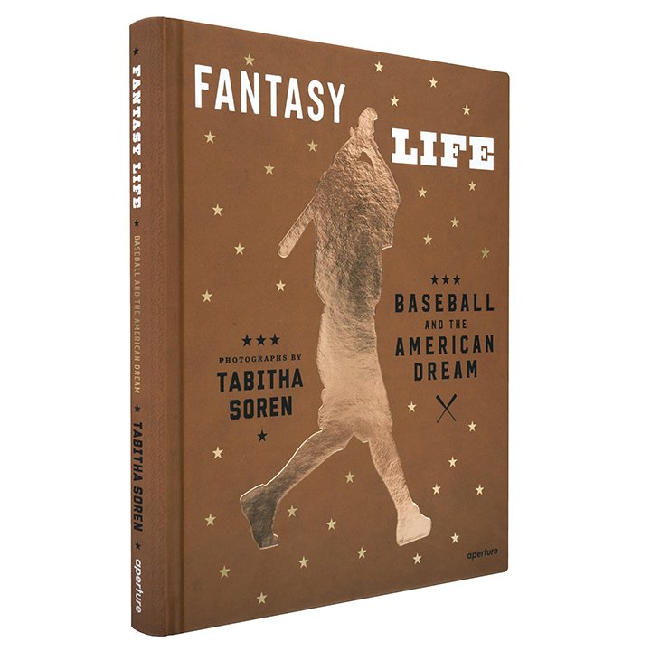 TODAY! Catch <a href="/tabithasoren/">tabitha soren (she/her)</a> in her element <a href="/aperturefnd/">Aperture</a>. She's discussing her new release #FantasyLife and beyond...bit.ly/2nZOTKH