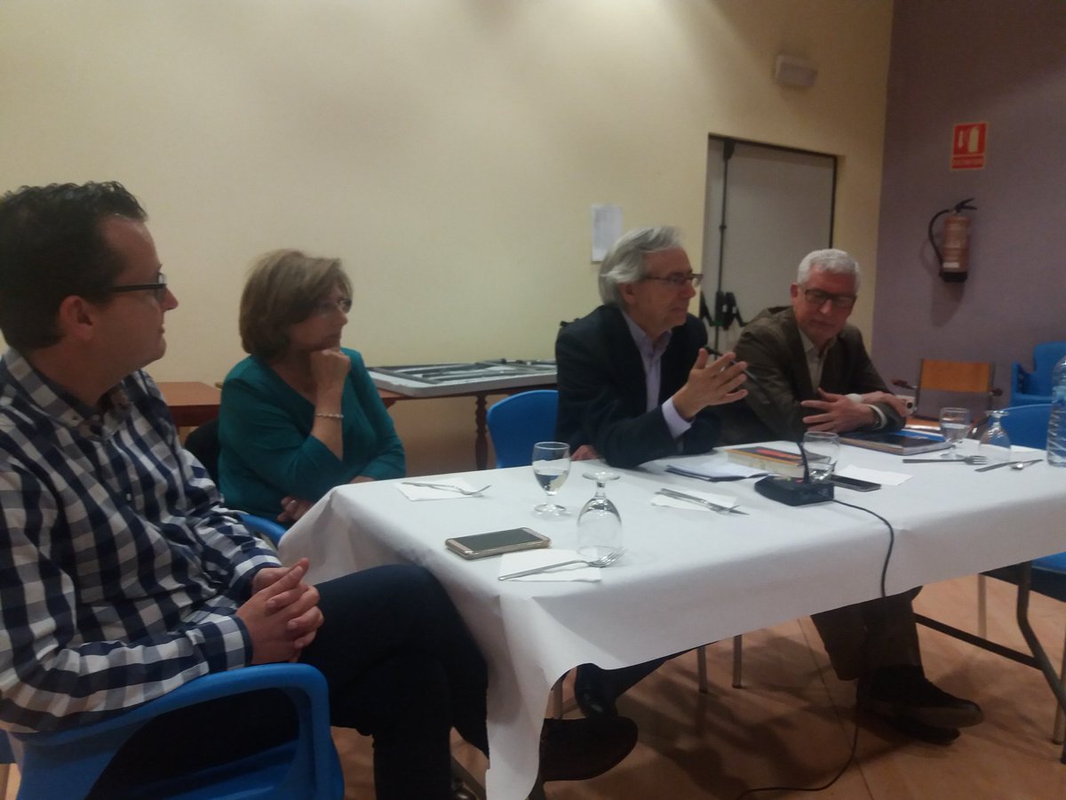 AlaquasDebat's tweet photo. Comenzamos la conferencia con @AntonioArio2 con el Título "Desigualtats a la societat actual. Les persones primer? #AlaquàsDebat https://t.co/J9JD6wn3I8