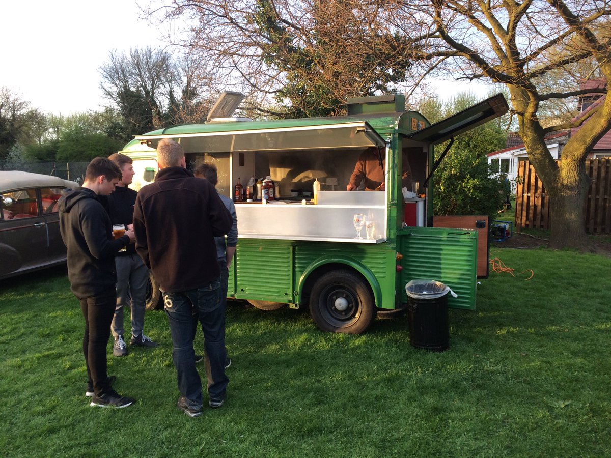 NorthLeicsMGOC's tweet photo. Great eve at first monthly #ClassicCar meet @ManorHouseQuorn supporting @RainbowsHospice and kept fed and watered by @nimofood #HeidiTheVan https://t.co/TTaVdx5gCD