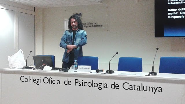 IESHermogenes's tweet image. Andrés Carmona: Taller de magia e hipnosis en el Colegio Oficial de Psicología de Cataluña: goo.gl/WQcbWC
#IESHermogenes @copc_cat