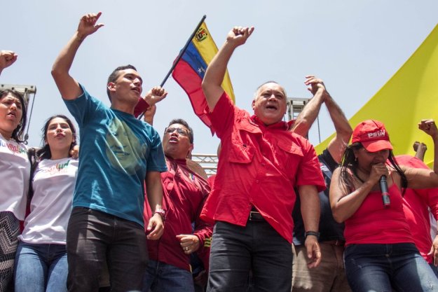¿Buscando un muerto? Esto dijo Diosdado Cabello sobre la derecha venezolana bit.ly/2oFuCbJ #AbrilDeFeSoberaniaYLealtad