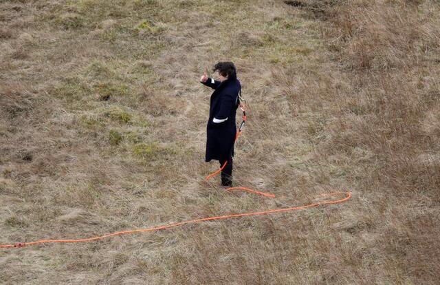 HStyles_Update's tweet photo. Harry on set of his music video of Sign of the Times 5-8 https://t.co/Hhn6hr5CuR