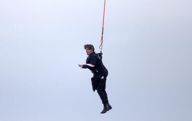 HStyles_Update's tweet photo. Harry on set of his music video of Sign of the Times 5-8 https://t.co/Hhn6hr5CuR