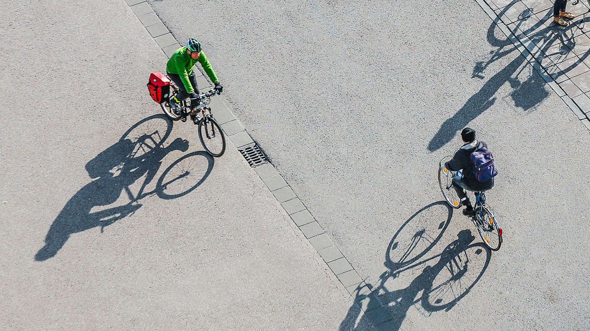 FastCompany's tweet image. The easiest way to help save the planet: get a bike buff.ly/2oWok6Z