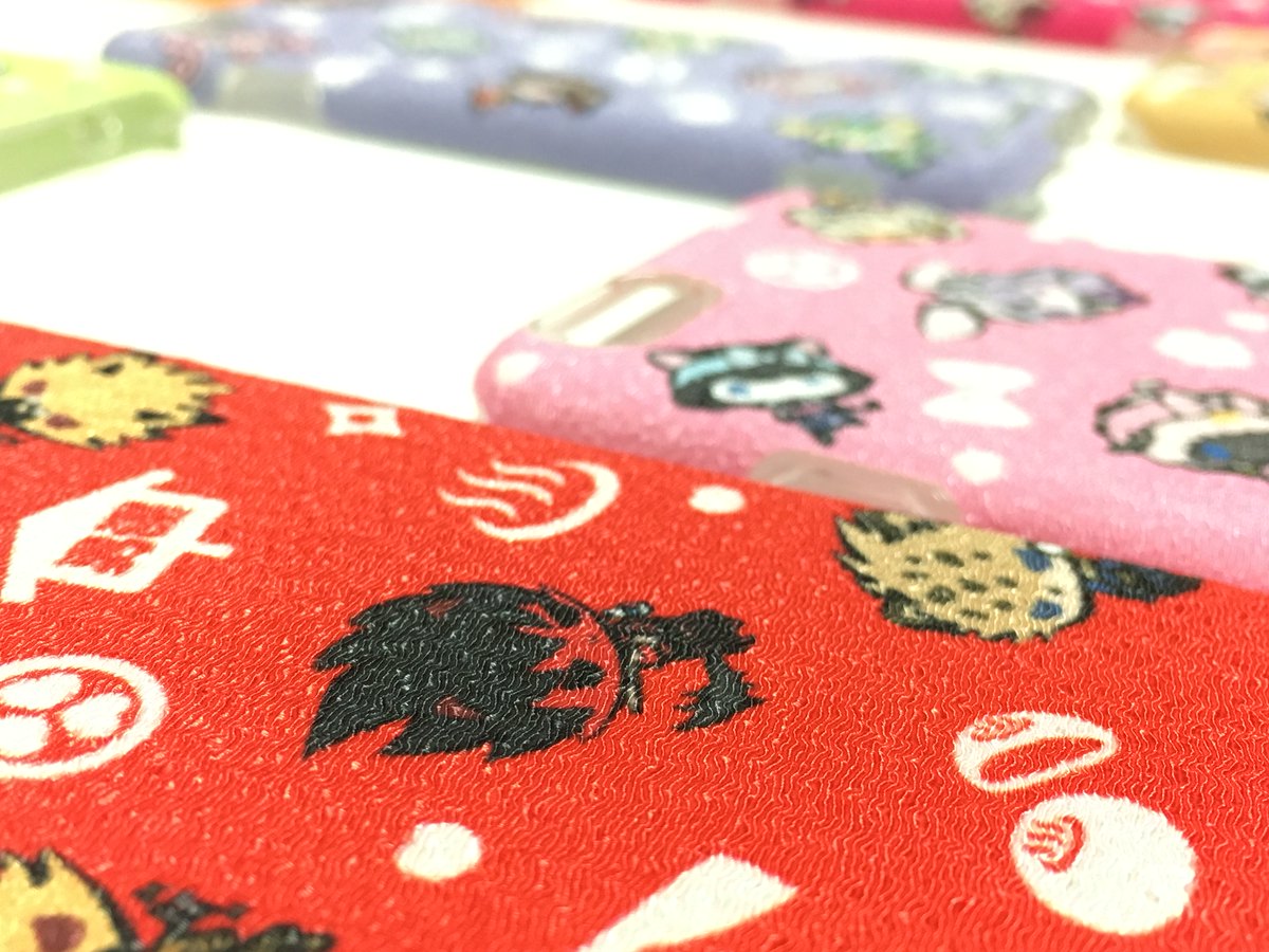 【『オフィシャルグッズコーナー』便り 】
「ちりめんスマホケース」をご紹介！
和の心を表現すべくちりめん素材を使用し、独特の風合いがかわいい和柄のスマホケース。
ミニキャラがデザインされた、iPhone6/6s専用スマホケースです♪
#SB69 #SB温泉69