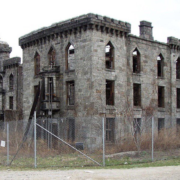 RunningAsylum's tweet photo. First a lost episode, and now a lost segment. The "man@ may be on to us... #podcast : https://t.co/7mttJAp5WO https://t.co/HZsNcWOMCN
