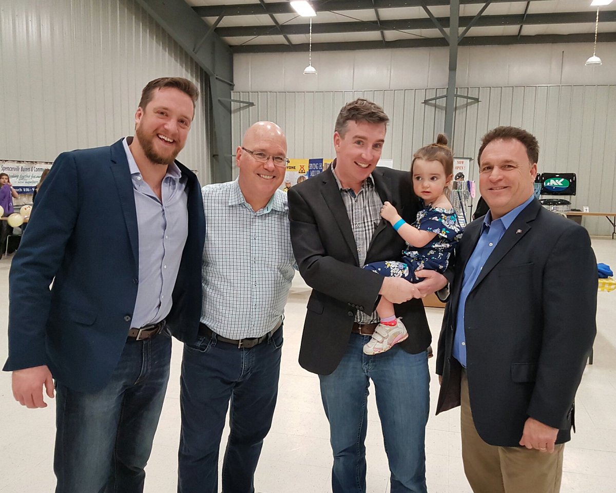 RecorderTimes's tweet image. #Augusta Township gets behind #ED19 #dump protest. #Spencerville #LeedsGrenville #UCLG

recorder.ca/2017/04/04/aug…