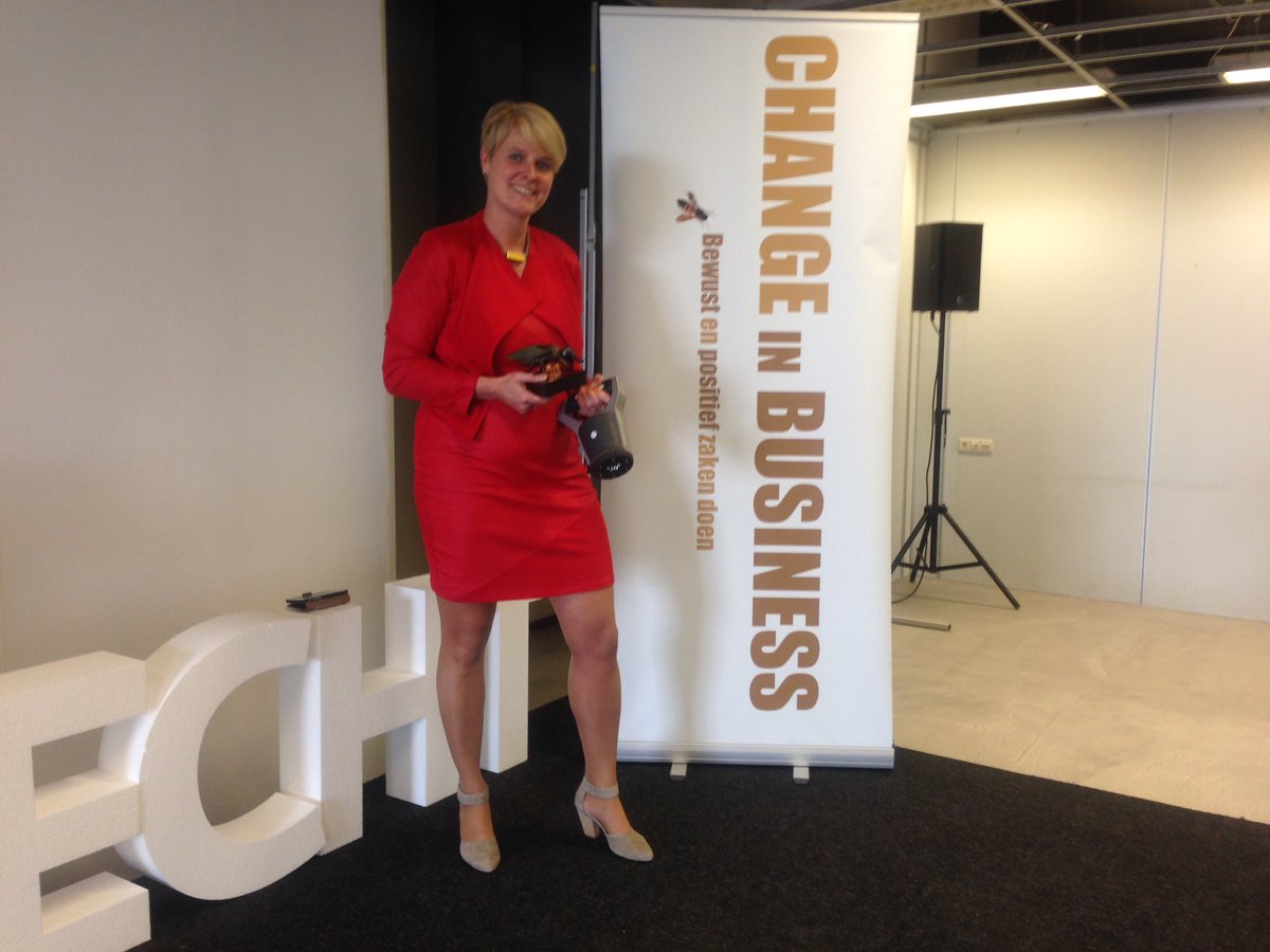changeinbusines's tweet photo. De winnaar van de #CHANGEaward2017 tijdens #CHANGEinBusiness @SoilCaresWorld https://t.co/8Fbs3hOqho