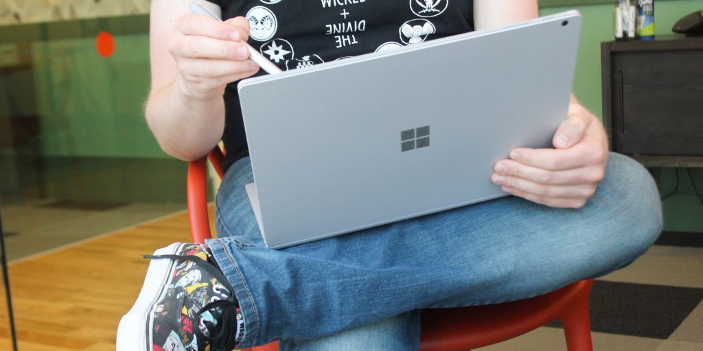 BusinessInsider's tweet image. Microsoft is crushing Apple in the PC race right now, and it may not be close for awhile read.bi/2nYF2os