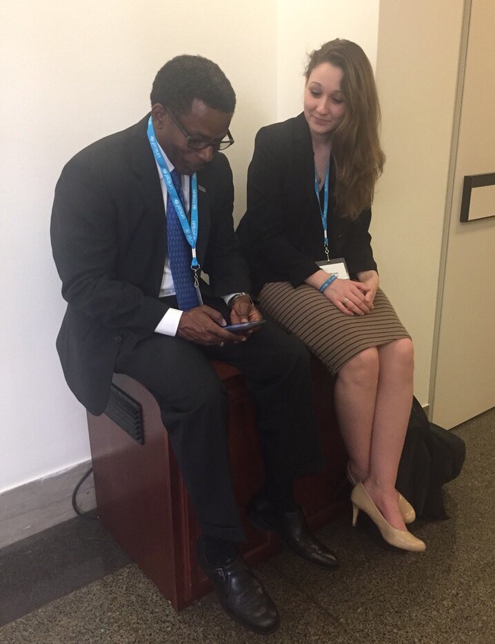 UNICEFUSA's tweet photo. Nelson Bowman, Managing Director of UNICEF USA's Southwest Region, gets some tips on how to Tweet to his Members of Congress! https://t.co/stnEWx3a6G