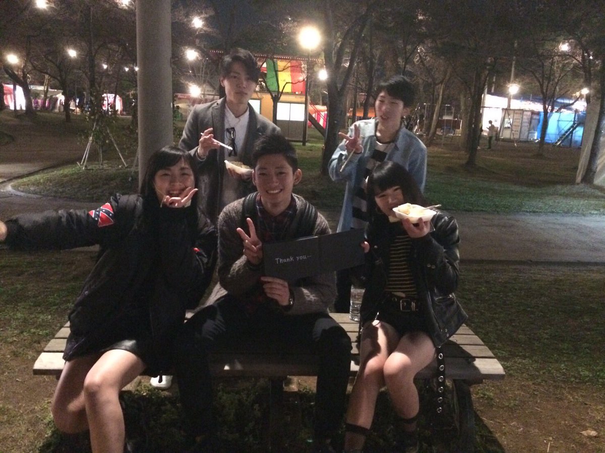 kouya042311's tweet photo. 花見楽しかった！！最後までありがとう！ぶち上げのアルバム最高！泣いた。花見で泣かされるとは思ってなかったわ！😅あしたは最後の日！楽しもう！👍👍@mika362377638 @Noamajiro_0826 @NNoa2001 https://t.co/Tci3evH0Mf