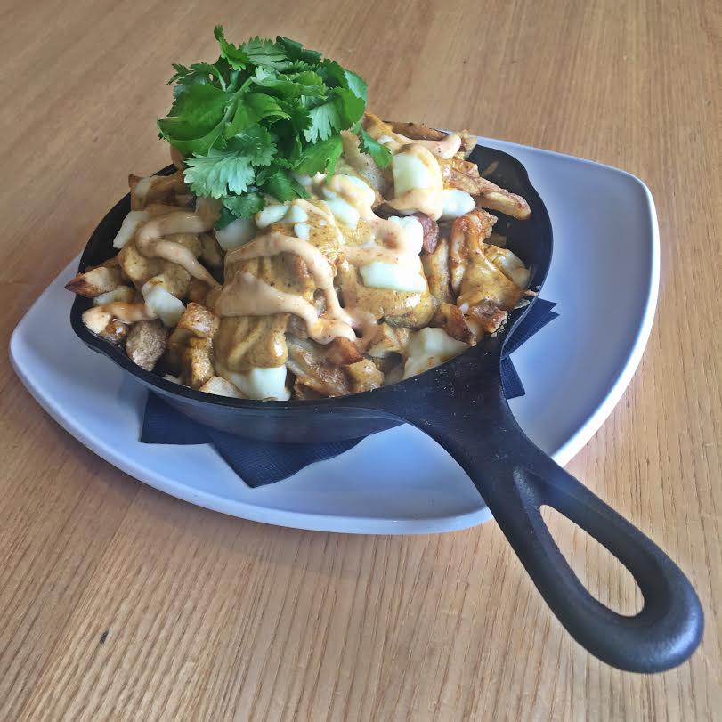 PoutinePurpose's tweet photo. Butter Chicken Poutine from @Worldbierhaus  @722BierHaus  @1600BierHaus  haus frites, Quebec curds, butter chicken &amp; sauce, chipotle yogurt https://t.co/1RdYSzVyqD