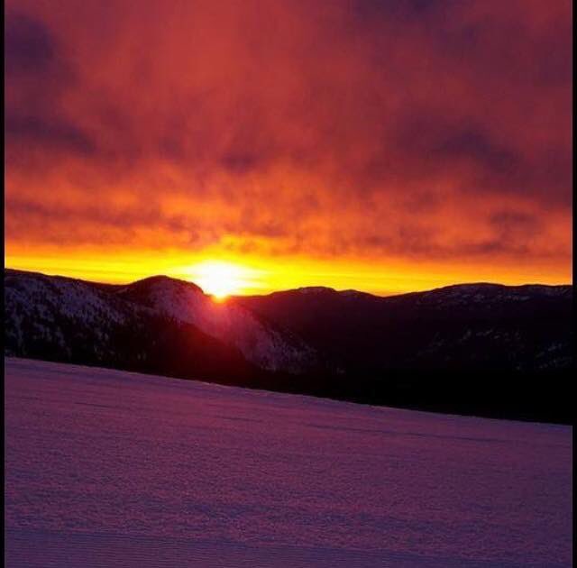 CarolineGoyette's tweet photo. Early mornings @WhitePass .... AMAZING 🙌🏽☀️❄️ https://t.co/Cg0IIn2Hjc