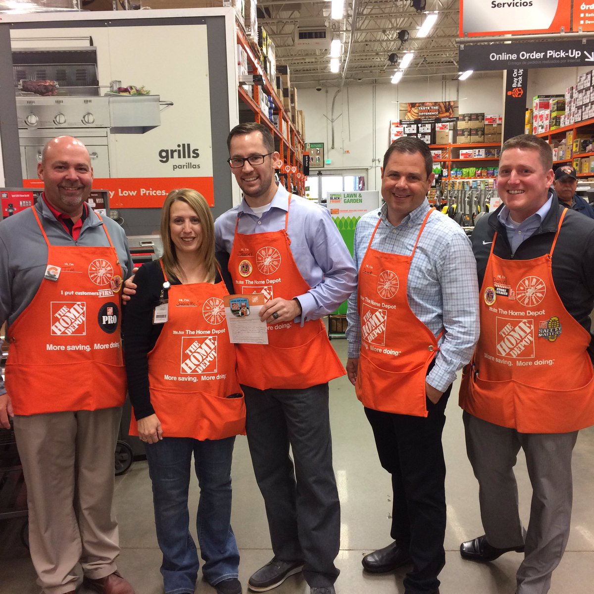 DanielMooreTHD's tweet photo. Great job FES @jdmille94 being recognized by @JWelchTHD for outstanding FE results!! @Derek_WorthTHD @RauschRose https://t.co/RxRMlWqs0Z