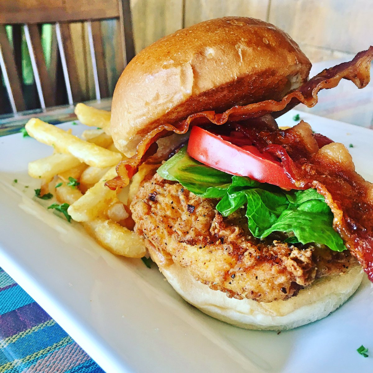 CajunsLR's tweet image. Ready for Tasty Tuesday!! Enjoy our Buttermilk fried Chicken BLT over Crispy fries!! #lunchwithaview #CajunsWharf #deliciousoptions