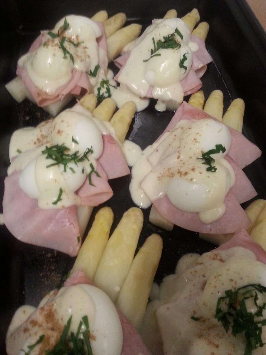 eetwinkeldado's tweet photo. Er zijn weer asperges! Om te beginnen even klassiek a la Flamande.
#maliekwartier #aspergeseizoen https://t.co/6bYsPU703l