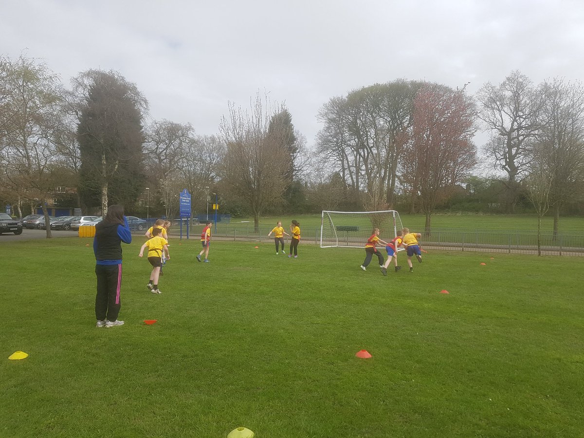 WorcsCommunity's tweet photo. Easter holidays next week, so last sessions for the pupils @STLRNCJ64.
#circletag
#roundrobintagrugby
#WarriorsCommunity https://t.co/lhhpTksIPc