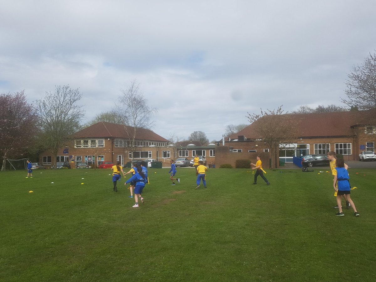 WorcsCommunity's tweet photo. Easter holidays next week, so last sessions for the pupils @STLRNCJ64.
#circletag
#roundrobintagrugby
#WarriorsCommunity https://t.co/lhhpTksIPc