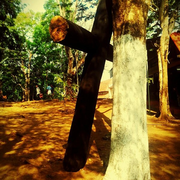 Revontulle's tweet photo. MALAYATTOOR: A TALE OF GREEN MEN ON BROWN
https://t.co/nVYiF15UMV
#revontullé #revontulle # malayattoor #Kerala  #god'sowncountry #india https://t.co/omXffmdk7R