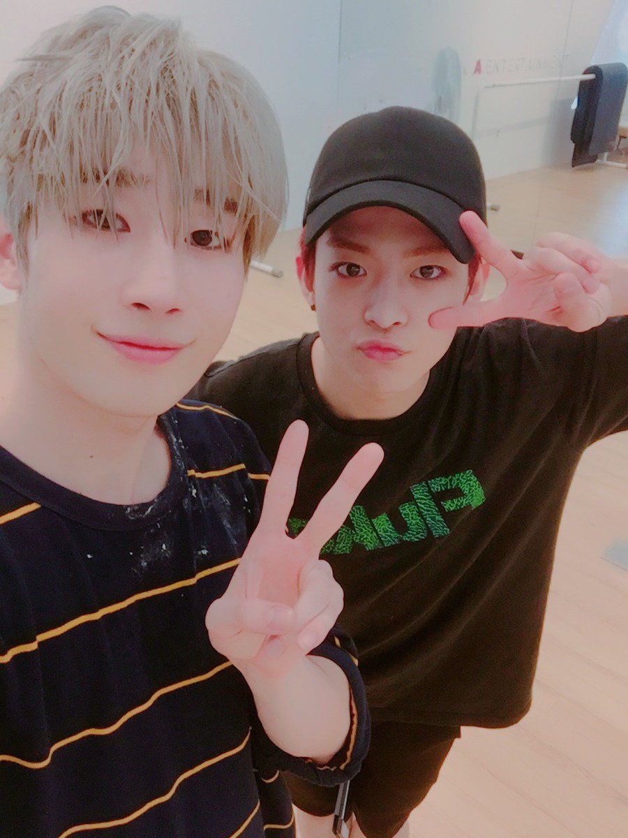 VICTON1109's tweet photo. [#승우] Happy 숩 day

막내한테 당한 맏형..
귀여워서 봐준다❤️

생일축하하고 빅톤 막내여서 고마워~ https://t.co/BVLDgBlA6w