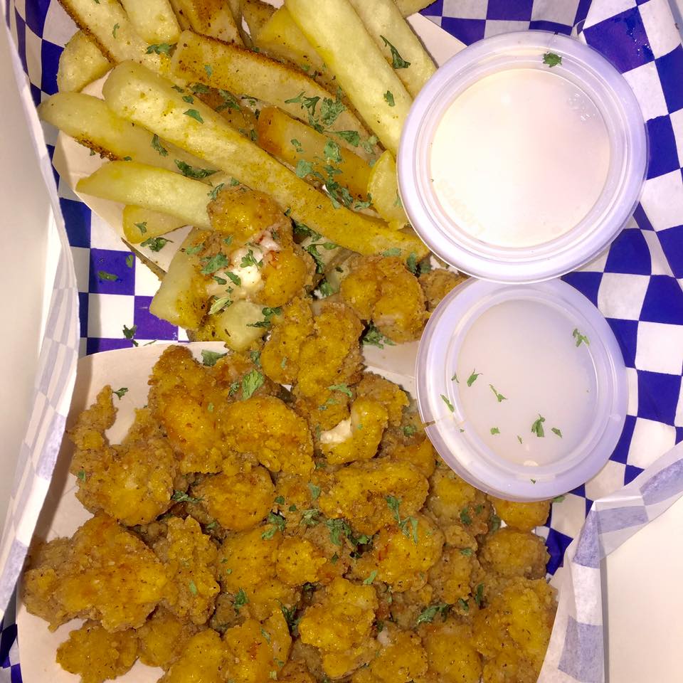 BookThatTruck's tweet photo. 2DAY #FRYERTUCK #NEWCODONTHEBLOCK  @TheTackleBox_SC  #Wateridge 5120 Goldleaf Circle LA 90056 Open 1130-230 https://t.co/KOBb4PVWss