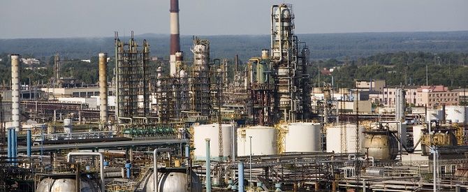 LubesNGreases's tweet photo. Russia's Slavneft is set to stream its first batches of Group III base oil at its Yaroslavl refinery in April https://t.co/uxD5f0FuiB https://t.co/15cm8ybvub