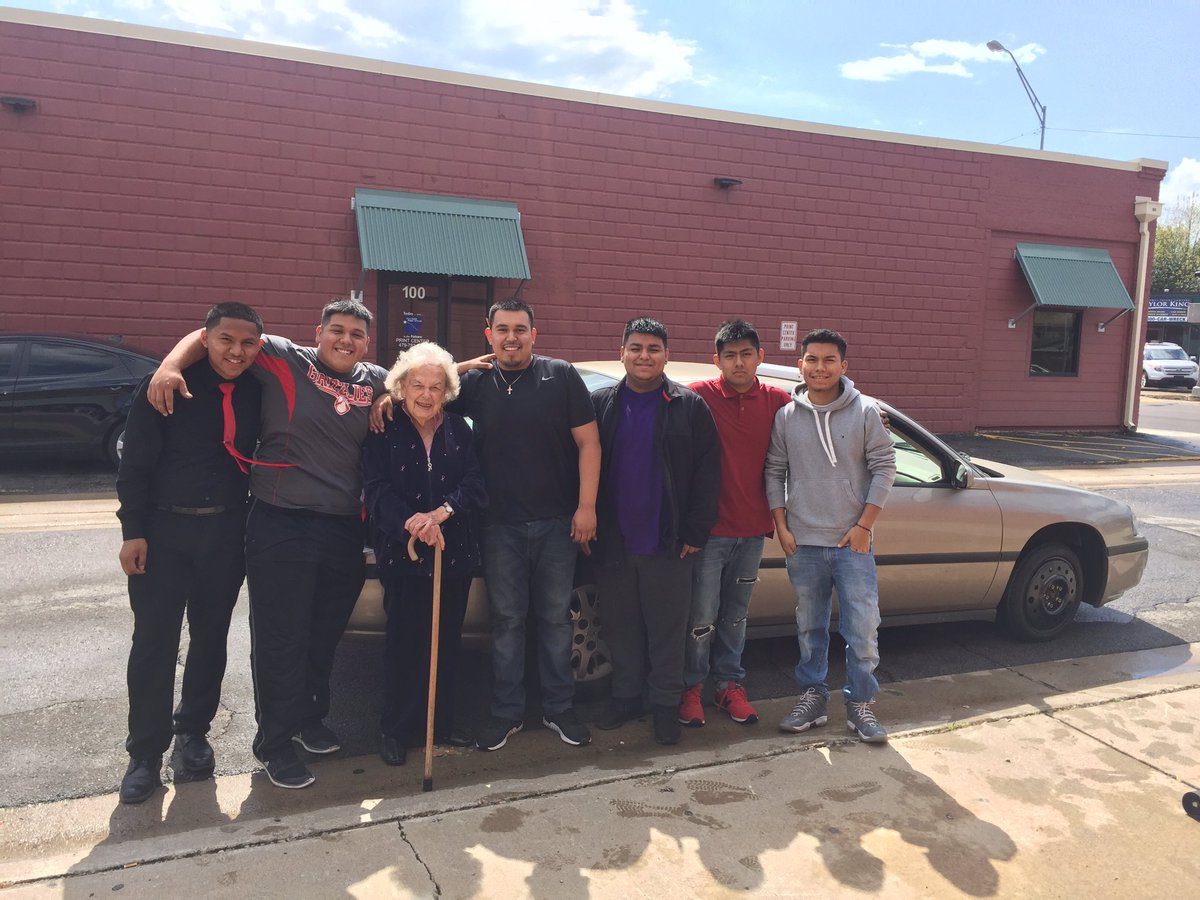 GrizzliesNHS's tweet photo. These awesome NHS students were Good Samaritans today!! They quickly changed this sweet patron's tire! @FSSchools #nhsstudentsrock https://t.co/9kIezrTHSF