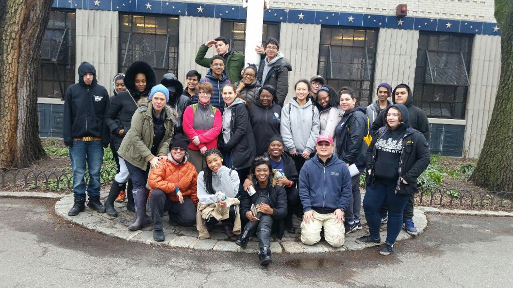 QCCASAP's tweet photo. This weekend we had a blast getting involved in the community. 13 student volunteers helped us beautify Seward Park in #nyc #qccasap https://t.co/kGstFvH16I