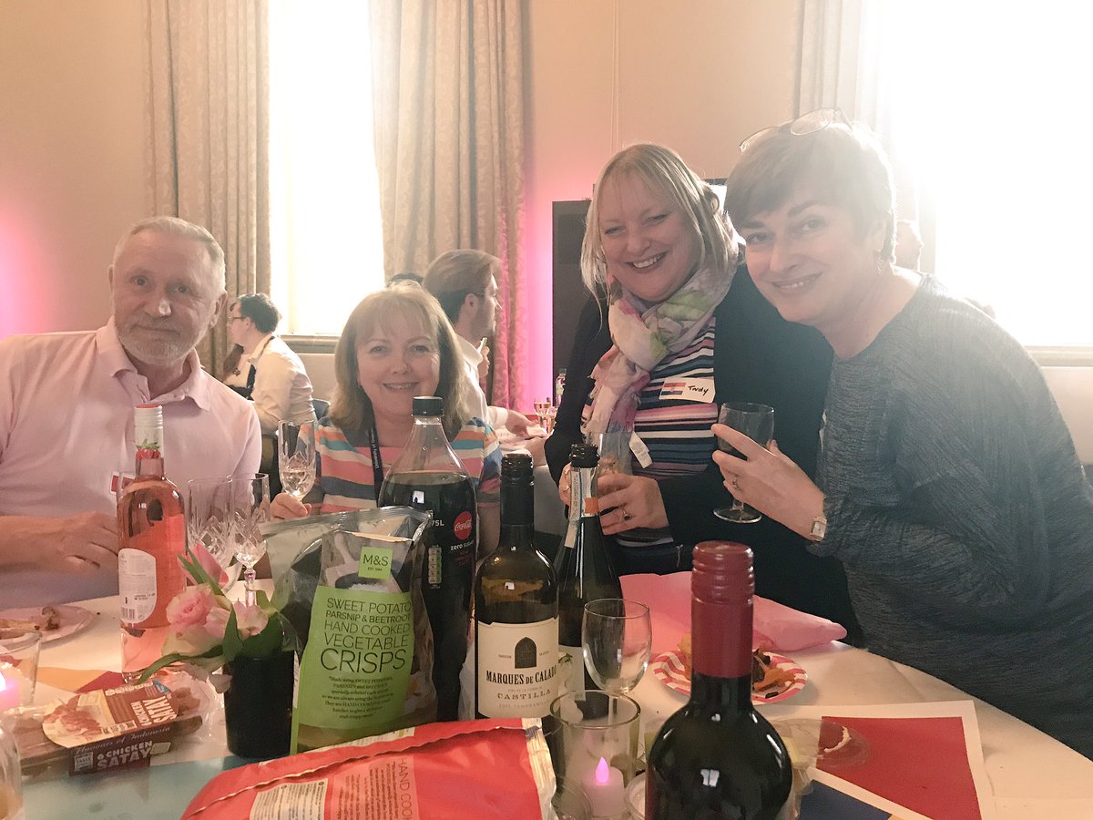 MarcACB's tweet photo. Getting ready for another #douzepoints with @UoG_LGBT #PrettyInPink https://t.co/HlnVS2DlhH