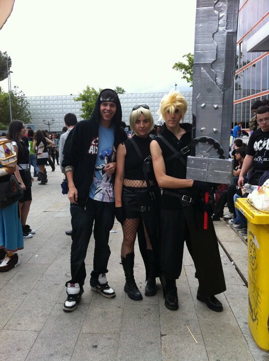 Acabo de encontrar fotos muy cringe de hace 8 años de cuando era un OTAKO y fui a mi primera expo de manga xddd