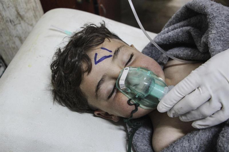 A3Noticias's tweet photo. Una ONG médica asegura que el supuesto ataque químico al norte de Siria ha matado a más de 100 personas https://t.co/GJBXojw7F2 https://t.co/isX1BhB9le