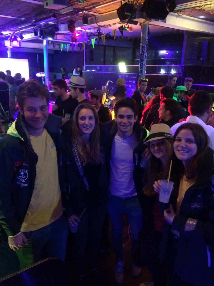 margotoms's tweet photo. #afterworklive #teamricard #voilebbaedhec #vbe #edhec https://t.co/KuoraQEbEL