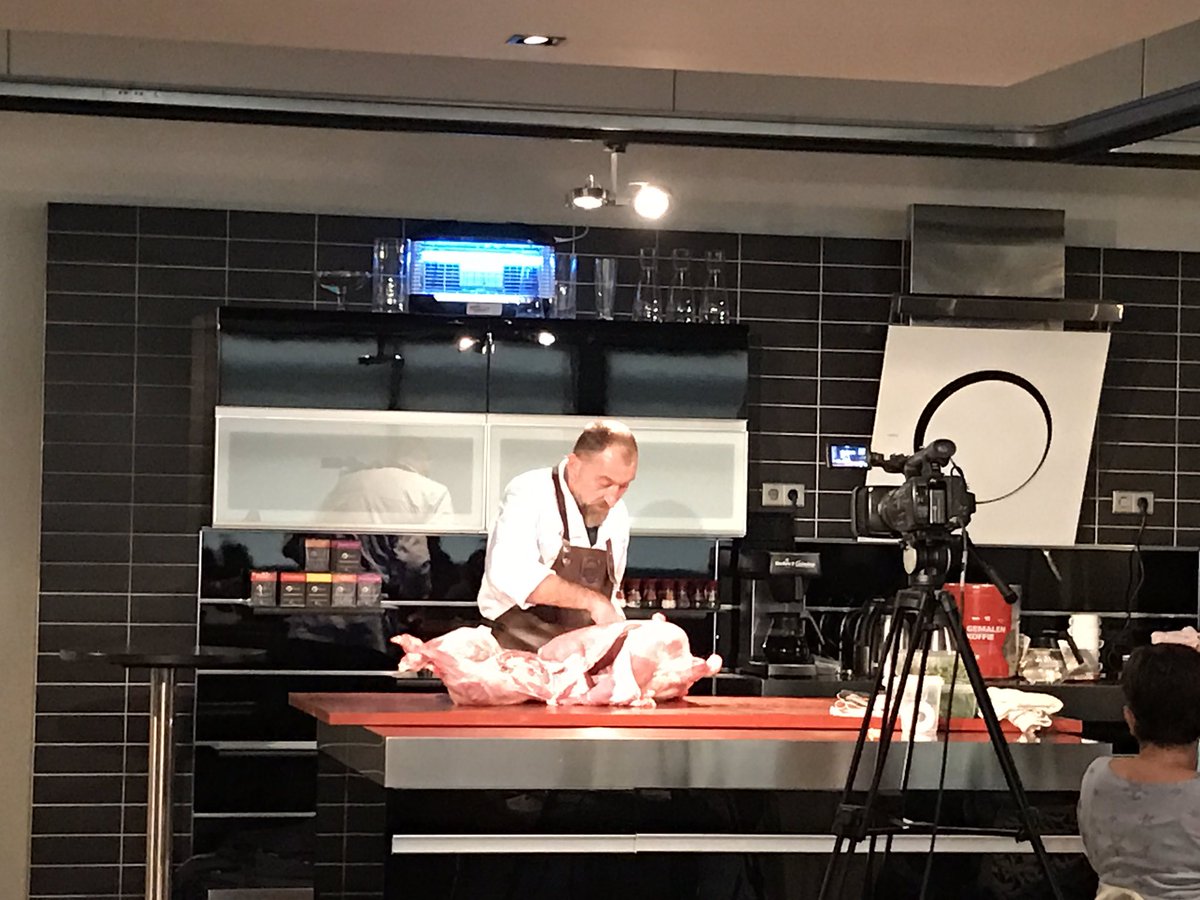 Innovatie, ambacht en essentie product onderscheidend vermogen van de branche aldus <a href="/DeLaet_VanHaver/">De Laet & Van Haver</a> tijdens demo #goudenslagersring