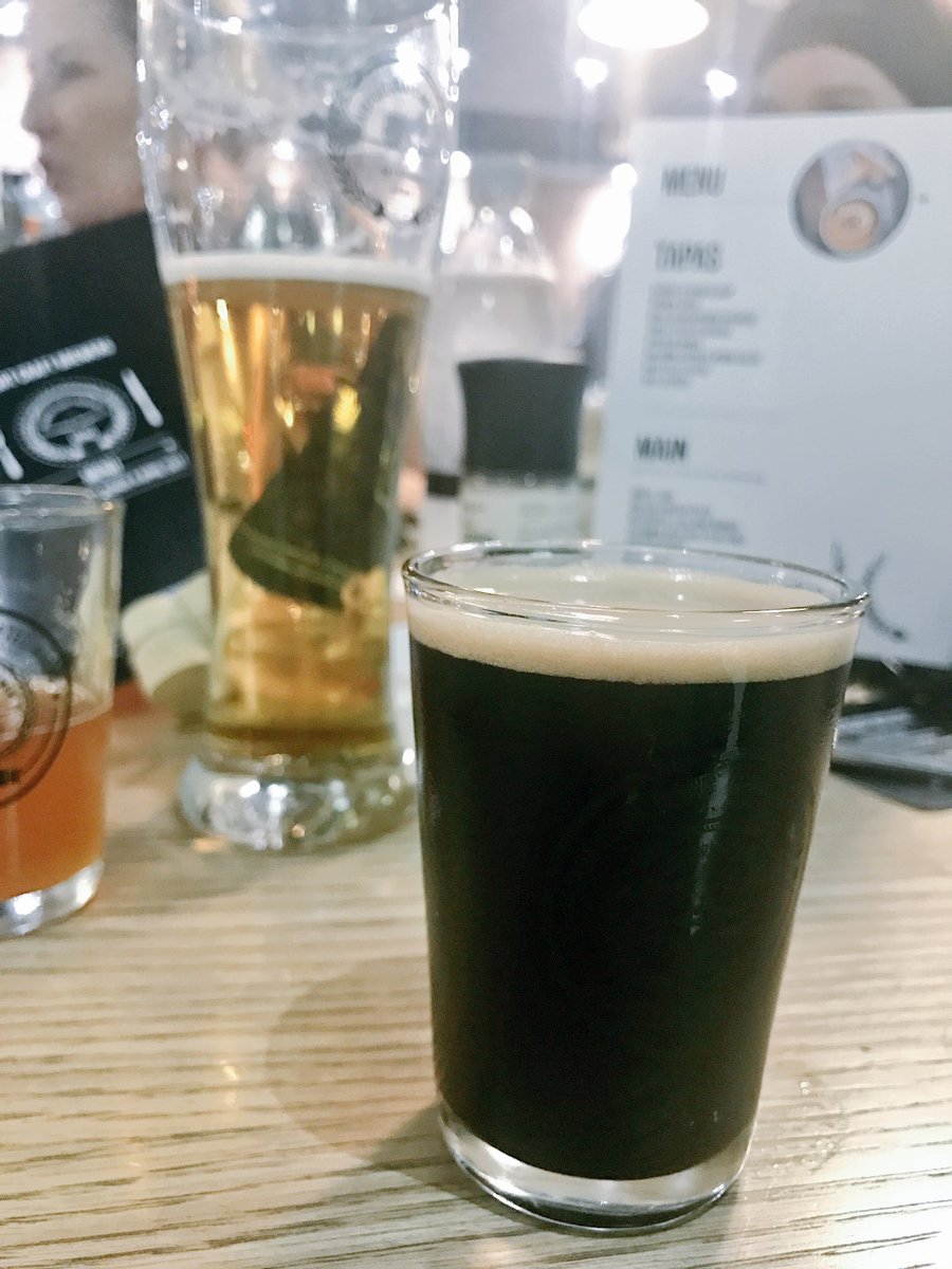 Lloydi_Boy's tweet photo. hellloooooooo porter πͺπΌ
#AirportCraftBrewers #ACBWinterMenu @airportcraftbr https://t.co/Iq4AM7g1fa