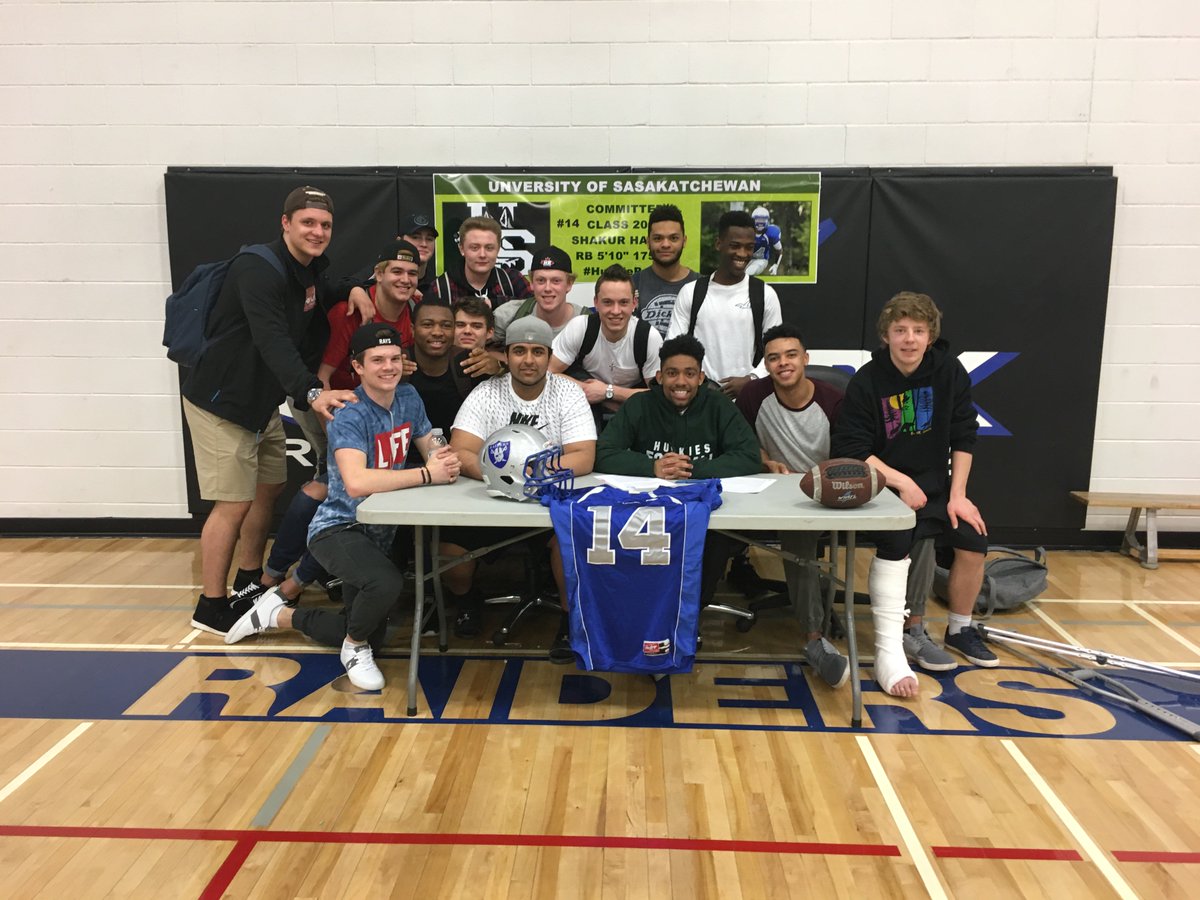 Shakthedawg's tweet photo. I'm proud to announce I have officially committed to the University of  Saskatchewan 🏈🙏🏽From community to University ball @HuskieAthletics https://t.co/5kyFsNj3vC