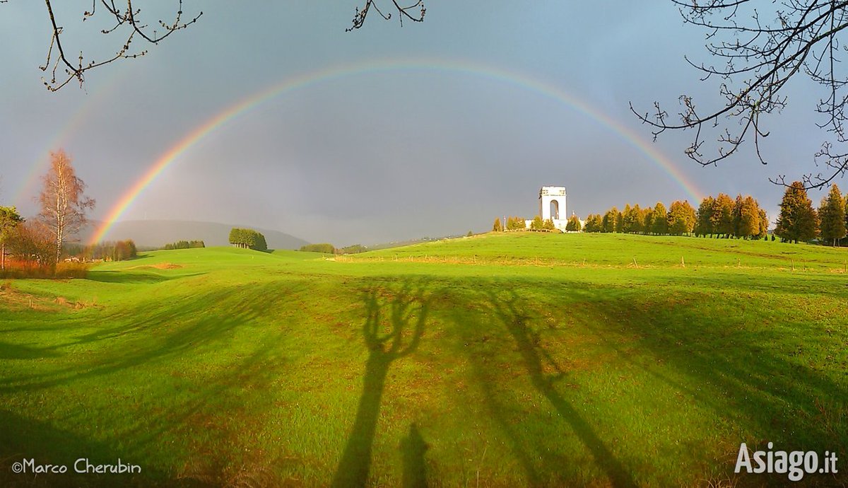 AsiagoIt's tweet photo. #OGGI pomeriggio, ad #ASIAGO ... Dopo una giornata di pioggia, è spuntato uno splendido (doppio) #arcobaleno❤
Che ne dite, amici? https://t.co/1Rjs38RbWo