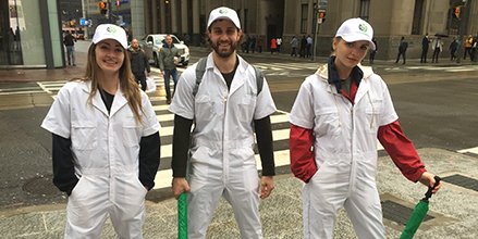 Keep your eyes for the CannaConnect Caddies on the streets in the Toronto downtown core. You could score some golf gear! #CannaConnectTO
