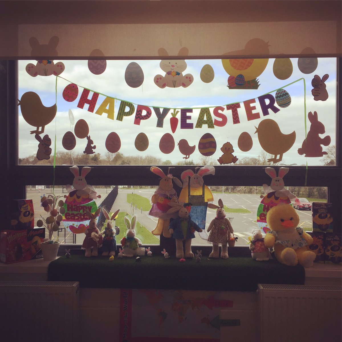 morningteacher8's tweet image. #easterwindow #easter2017 #secondclass #dunnesstores #mrprice